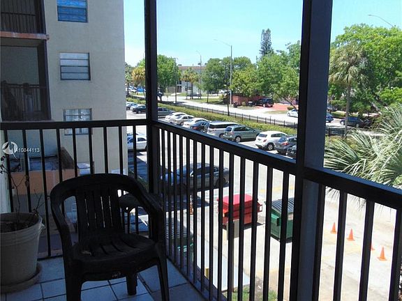 2nd image of 16950 W Dixie Hwy #325-B325