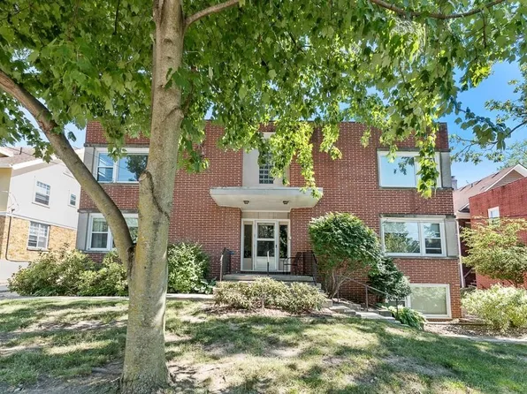 4220 Ingersoll Ave #201, Des Moines, IA 50312