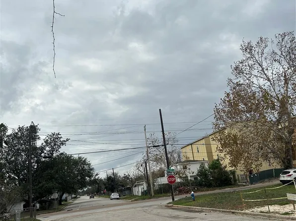 1712 Moody St, Houston, TX 77009