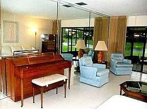 4th image of 5070 Mirror Lakes Blvd