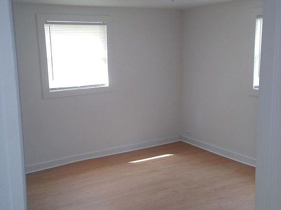 3rd image of 828 Savannah Ave