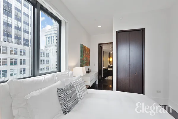 Sold by (Legacy) Elegran | media 5
