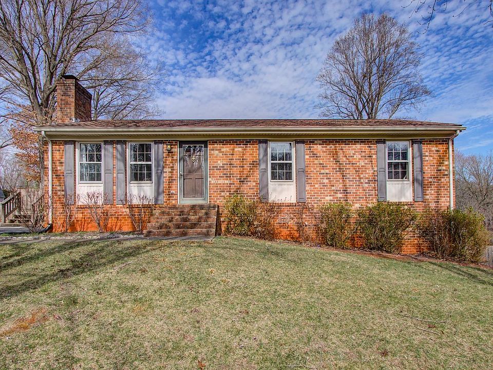 1st image of 304 Graves Dr