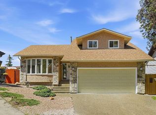 43 Beaconsfield Pl NW, Calgary, AB T3K1W8