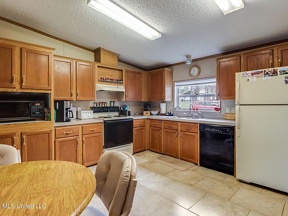 2nd image of 25184 Clarke Rd