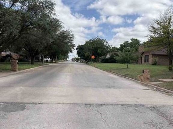 Exterior Neighborhood (street photo)