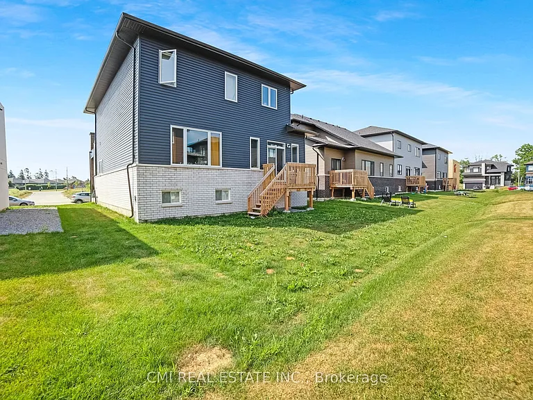 3742 Sunbank Cres — Photo 39