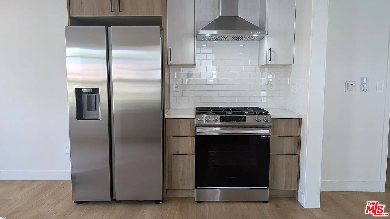 2 bed, 3.0 bath, 1175 sqft, $2,995 — Photo 4