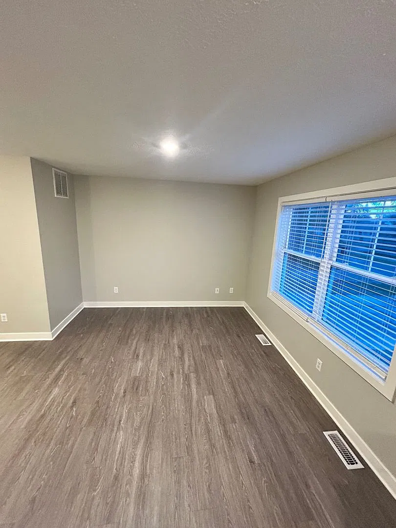 3277 Woodward Avenue SW — Photo 2
