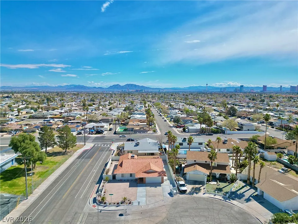 401 Holcomb Cir