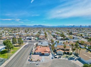 401 Holcomb Cir, Las Vegas, NV 89107