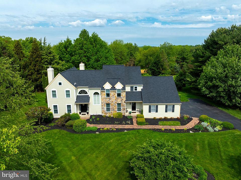 1st image of 293 Hickory Dr