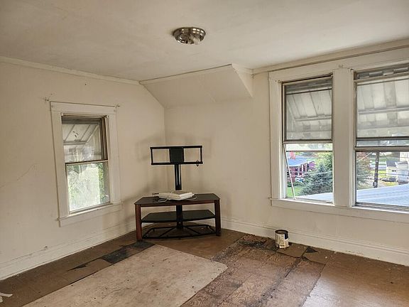 18th image of 1802 Marshall St