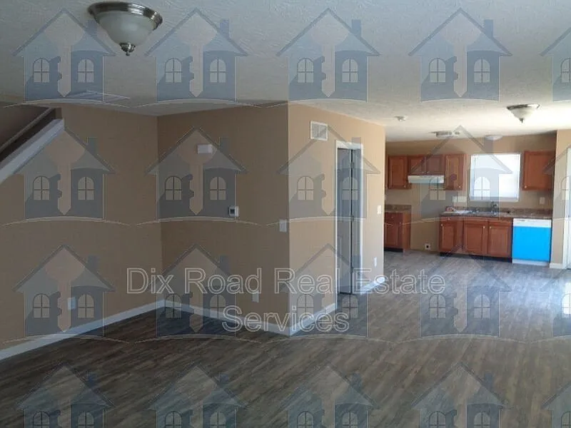 4 bed, 2.5 bath, 1738 sqft, $1,975 — Photo 4