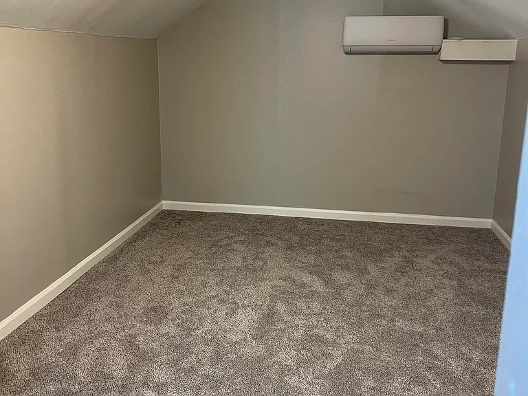 2702 Holt Ln — Photo 7