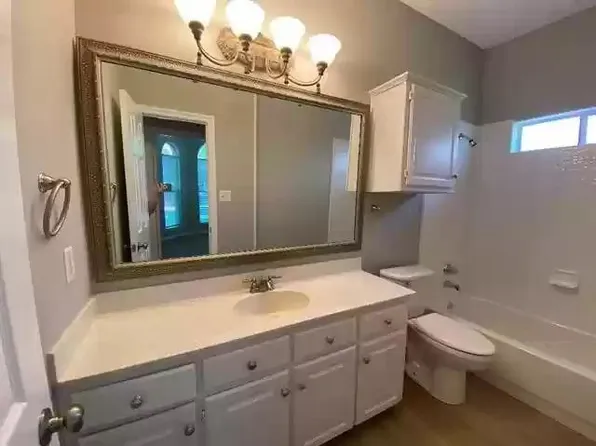 203 Maple Point Dr, Saint Charles, MO 63304