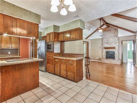 5th image of 12027 Beverly Dr