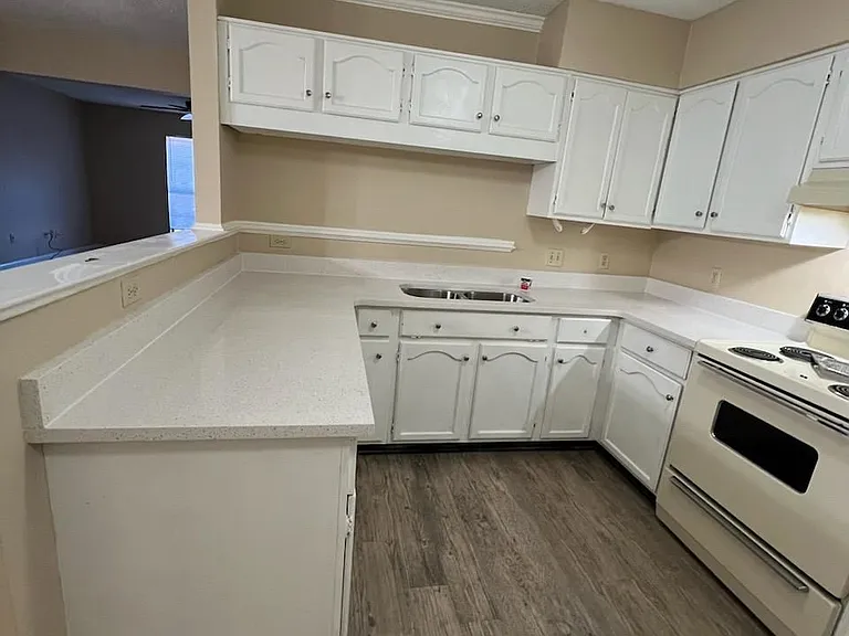 1647 Smokehouse Dr — Photo 2