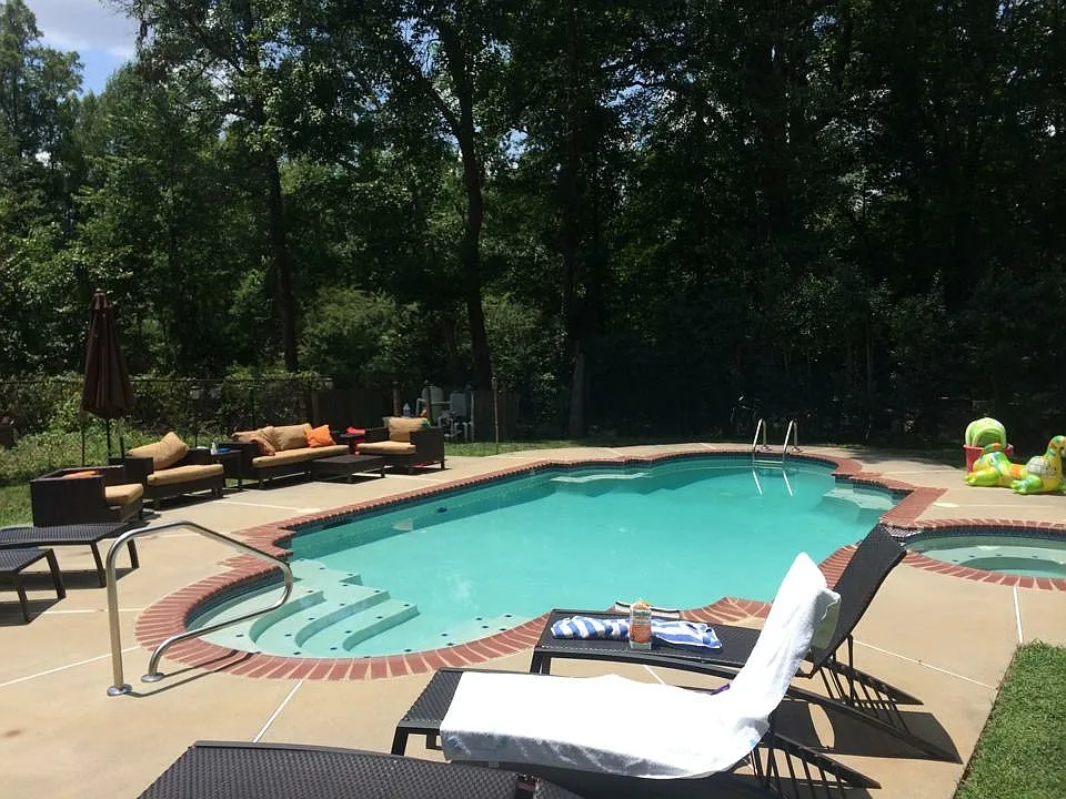 601 Hardwood Ln photo 1