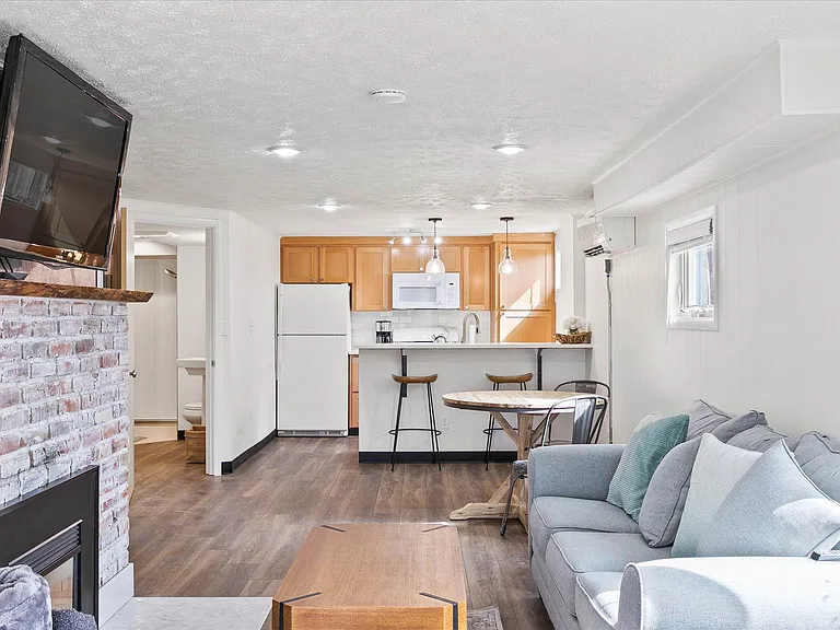1208 S Elm St #A — Photo 10
