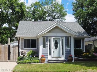 525 E Lewiston Ave, Ferndale, MI 48220