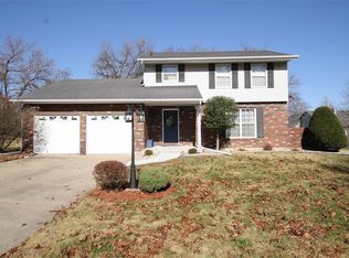 1816 Paris Dr, Godfrey, IL 62035