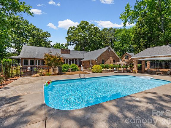 2nd image of 16105 Langston Dr