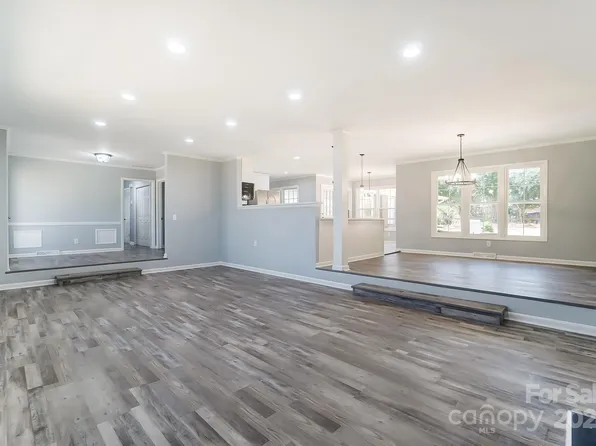 324 Country Club Cir, Shelby, NC 28150