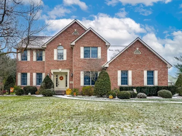 2455 Shadow Ridge Ln, Akron, OH 44333