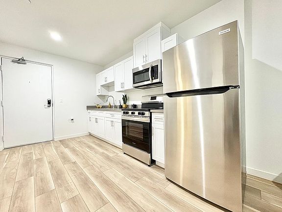 4th image of 4253 Whittier Blvd #V209