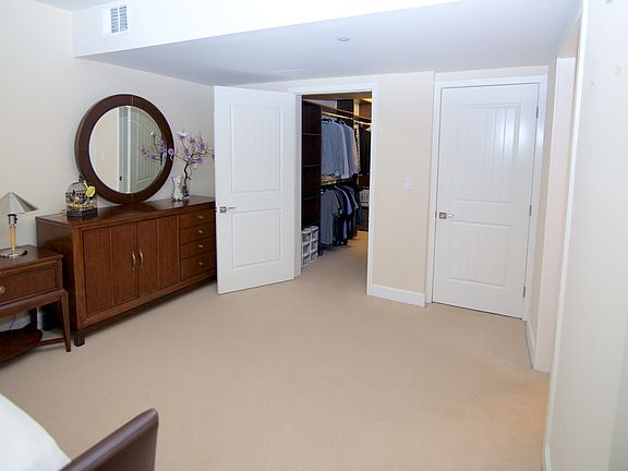 Master Bedroom w/ Walk-in
