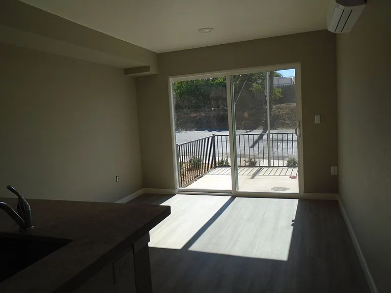 2401 Broadway St — Photo 12