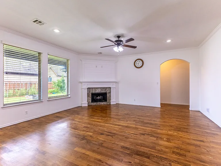 1301 W Elmira Pl — Photo 9