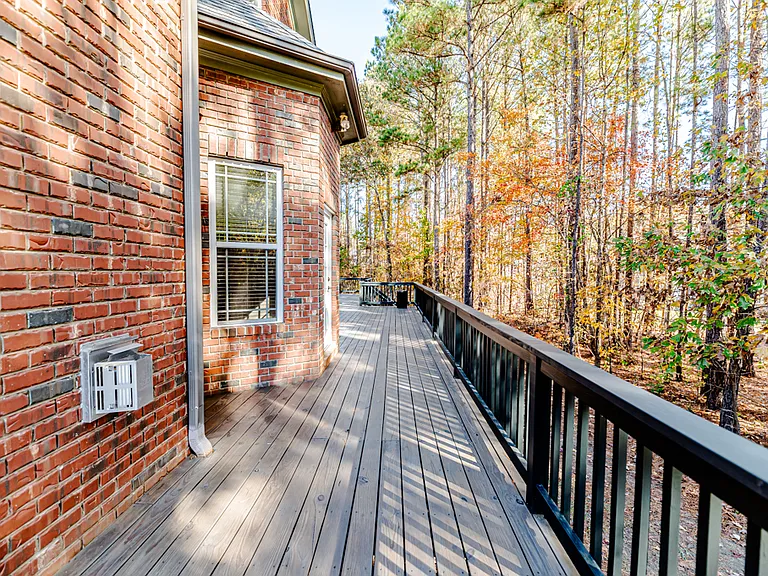 233 Saintsbury Pl — Photo 8