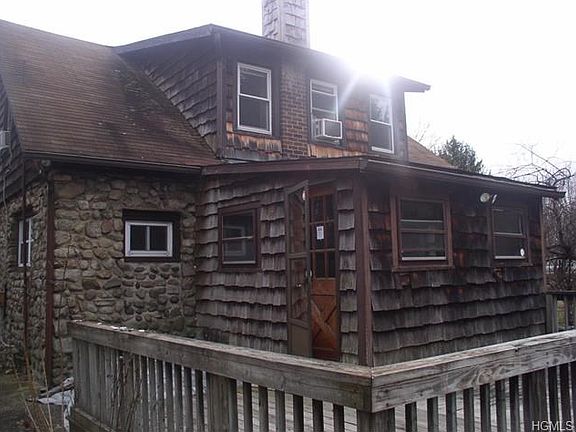 3rd image of 221 S Ohioville Rd