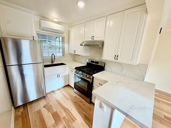 4th image of 2125 W 157th St APT 2
