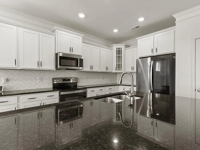 155 Bourne Dr — Photo 7