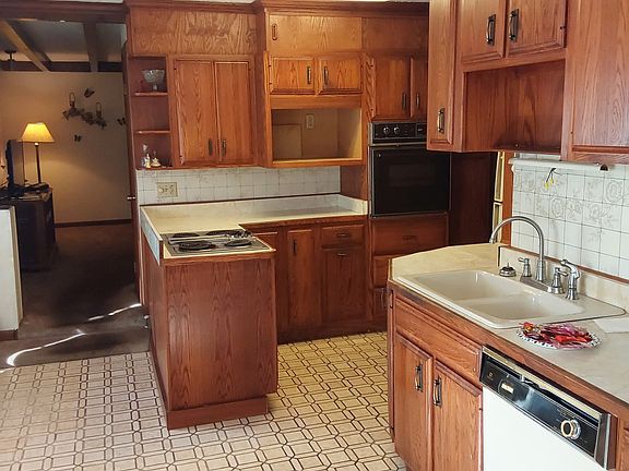5th image of 6090 Pine Hill Dr