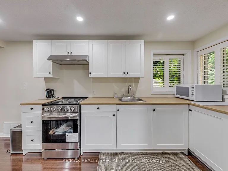 5486 Landsborough Ave — Photo 18