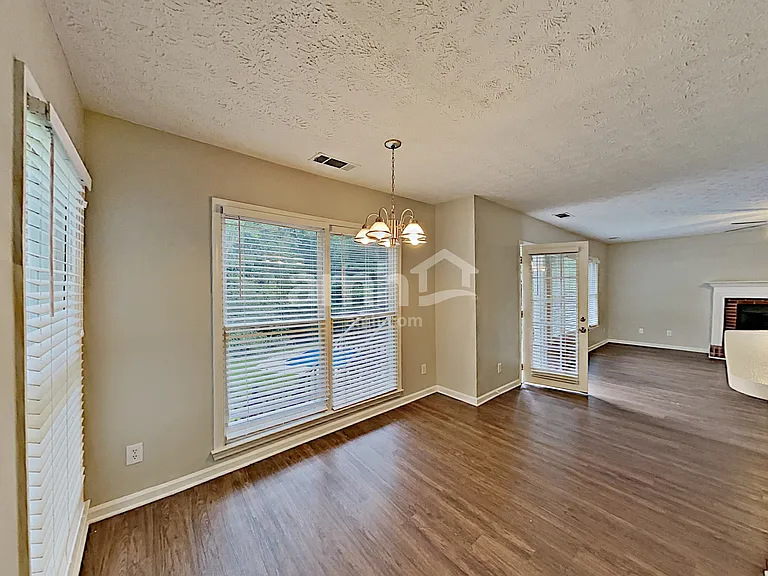 375 Saybrooke Xing — Photo 9