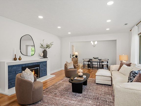 4th image of 915 W 32nd Ave