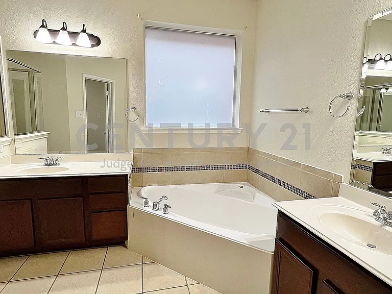10213 Crawford Farms Dr — Photo 8