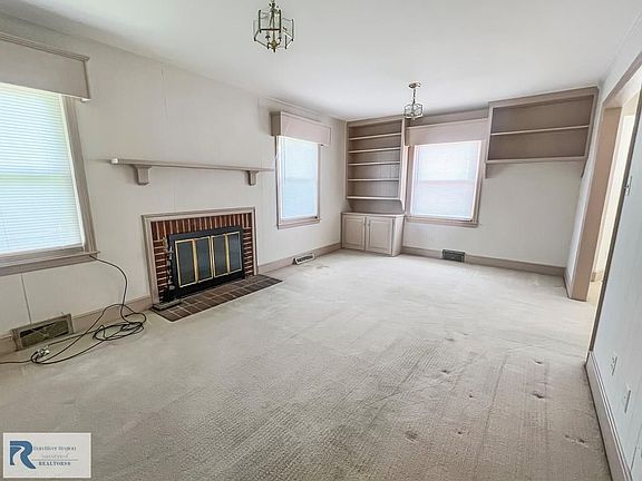 3rd image of 102 N Woodberry Ave