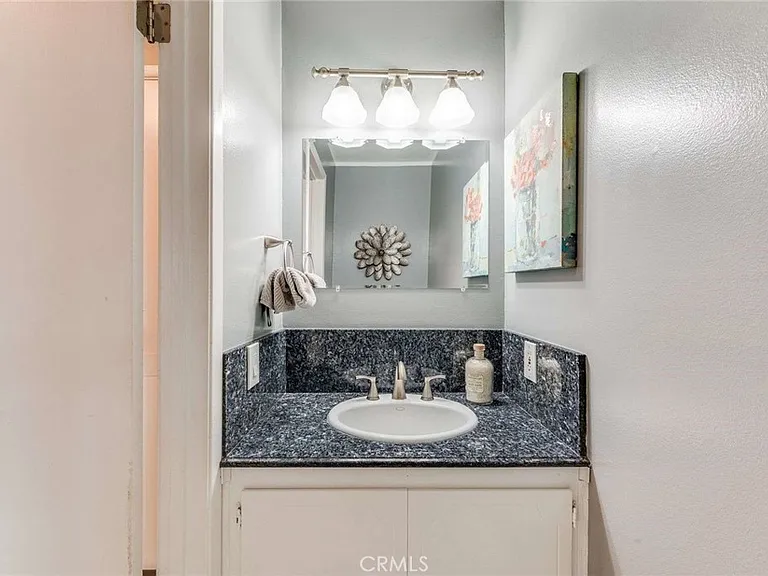 623 E Matchwood Pl — Photo 4