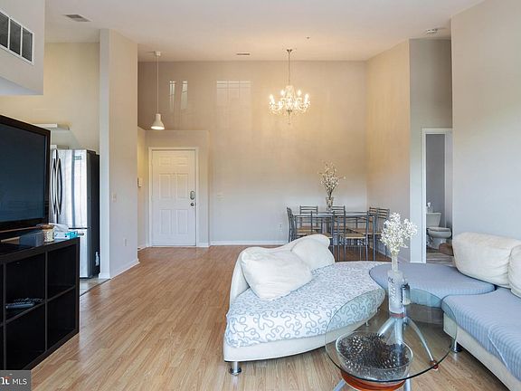 5th image of 1310 Sheridan Pl Unit 305
