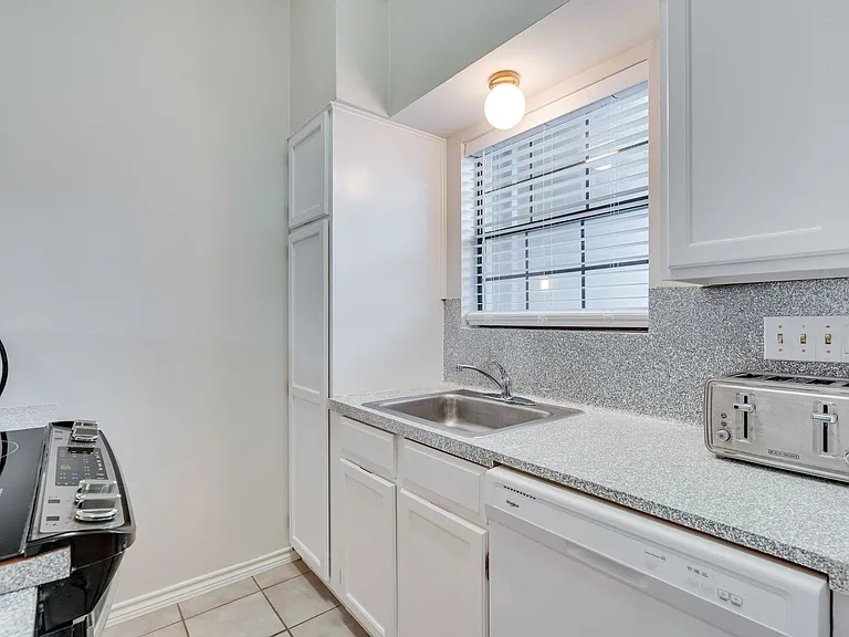 1908 San Antonio St #306 — Photo 13