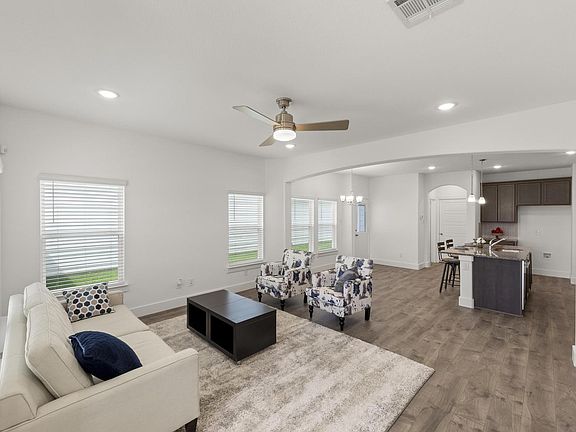 4th image of 1403 Avocado Ln