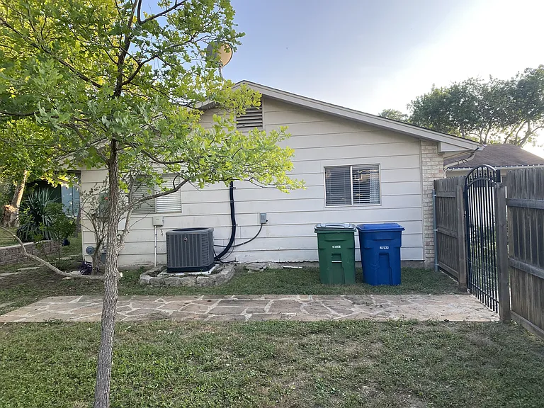 4318 Temple Hl — Photo 17