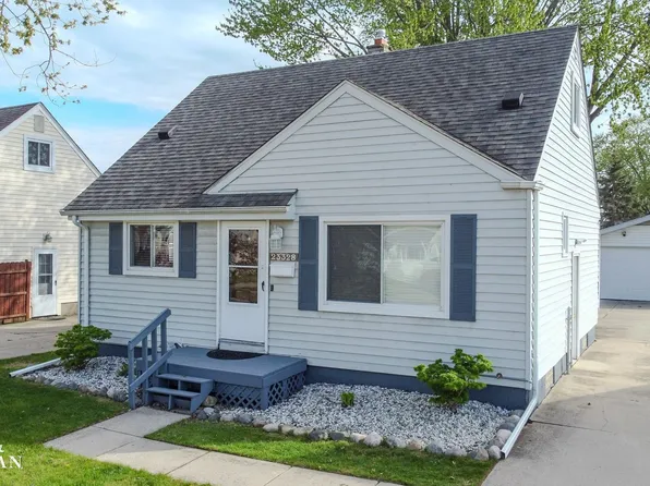 23328 Beverly St, Saint Clair Shores, MI 48082