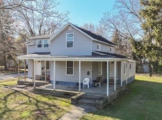 208 S Oak St, Buchanan, MI 49107